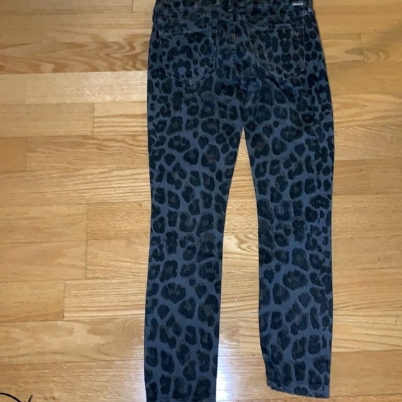 Mother the Looker jeans in paw (leopard) - Picture 9 of 11
